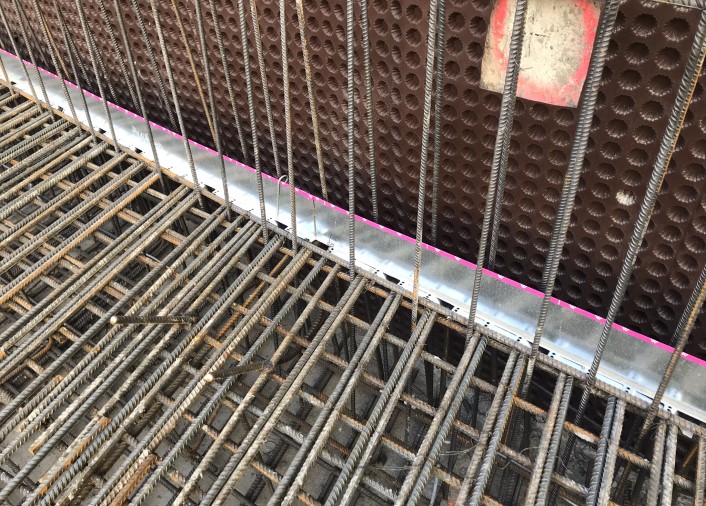 123. ACF lemez rögzítése néhány mozdulattal a felső vasaláson