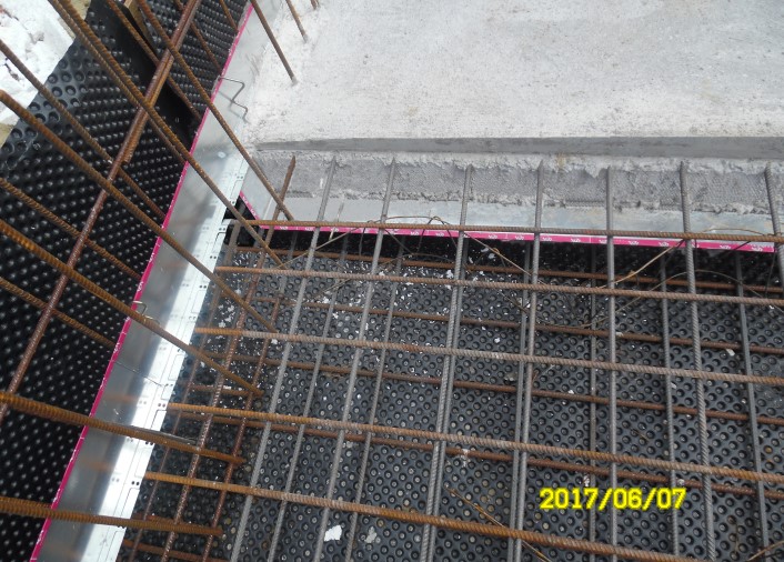 576. Aquaflexactiv elemek alaplemez-alaplemez és alaplemez fal csatlakozásoknál első betonozási ütem után