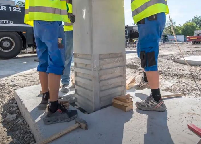 467. Vasbetonpillér elhelyezése monolit kehelyalapba